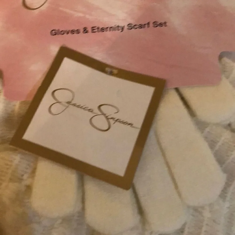 NWT Jessica Simpson, off-white gloves and eternity scarf set